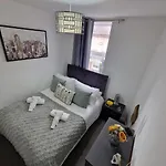 Luxurious 2 - Bedroom Apartment
