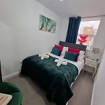 Luxurious 2 - Bedroom Apartment