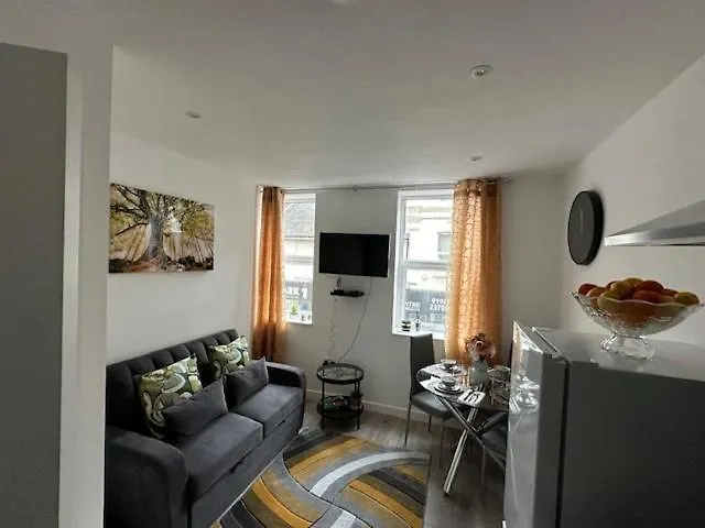 Luxurious 2 - Bedroom Apartment
